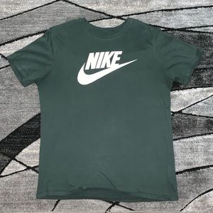🛍 2/$20 Nike Graphic Tee